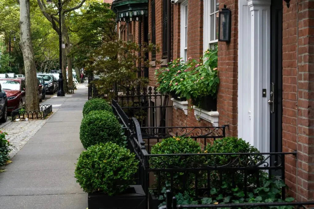Choosing the Perfect Large Planters for Your Front Porch - Plantercraft