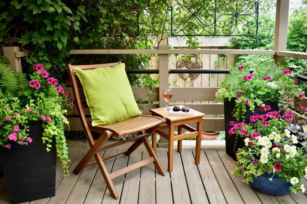 9 Deck Decorating Ideas for Summer to Transform Your Outdoor Space - Plantercraft